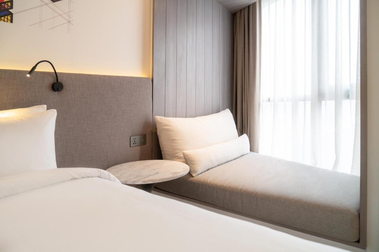 Triple Y Hotel Банкок Екстериор снимка