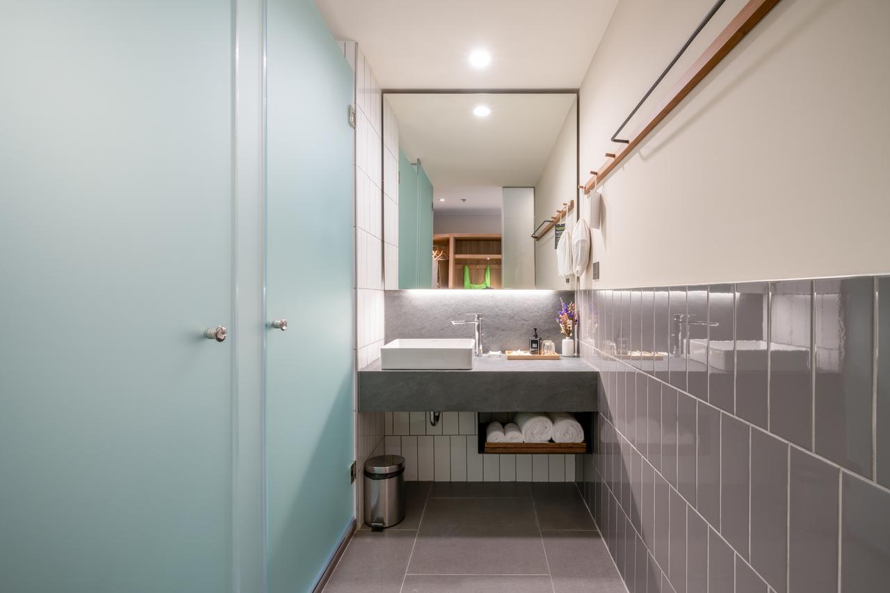 Triple Y Hotel Банкок Екстериор снимка