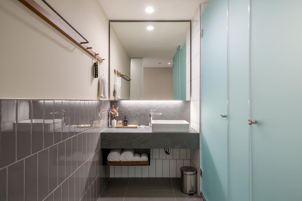 Triple Y Hotel Банкок Екстериор снимка
