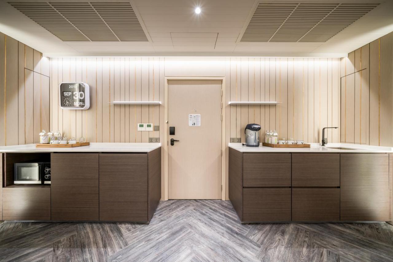 Triple Y Hotel Банкок Екстериор снимка
